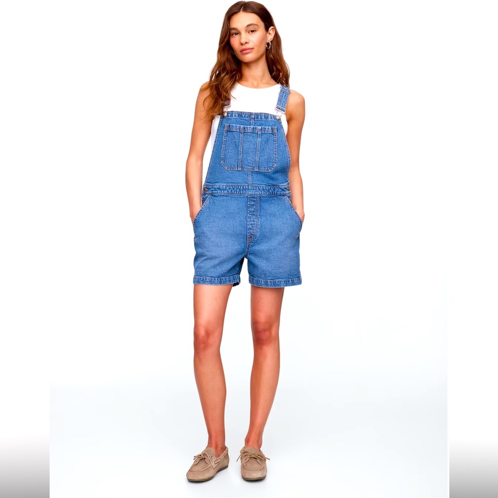 GAP summer 2025 style! Denim light wash Blue Women's Overalls shorts - Picture 3 of 10